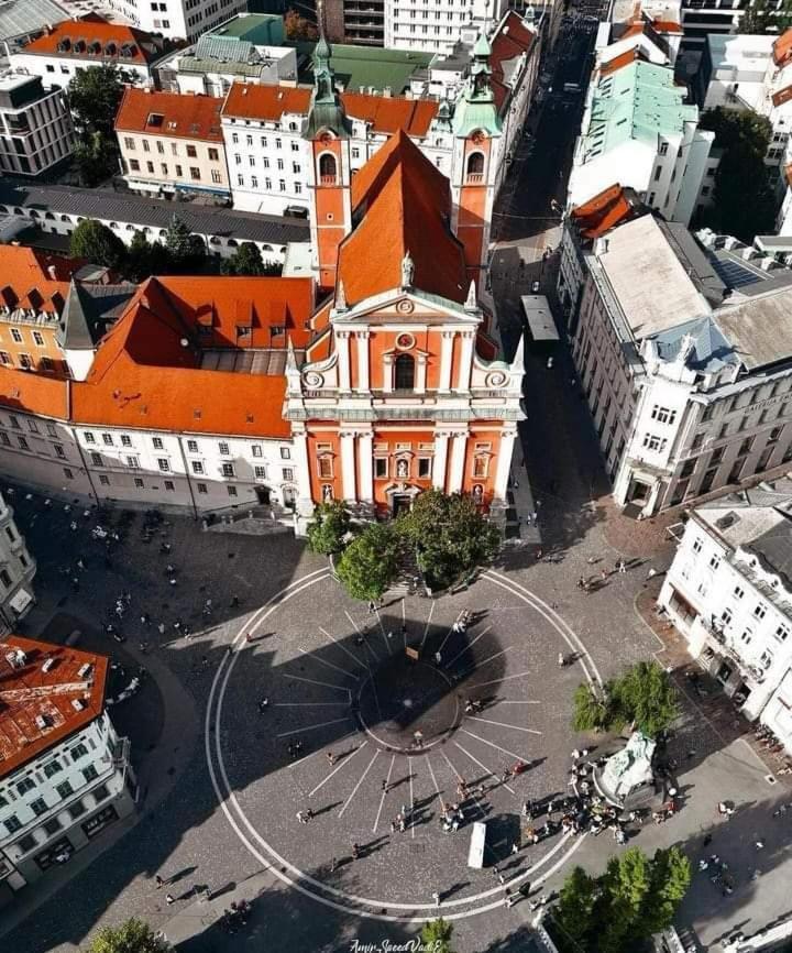 Little Plaza City Centre Любляна Екстер'єр фото